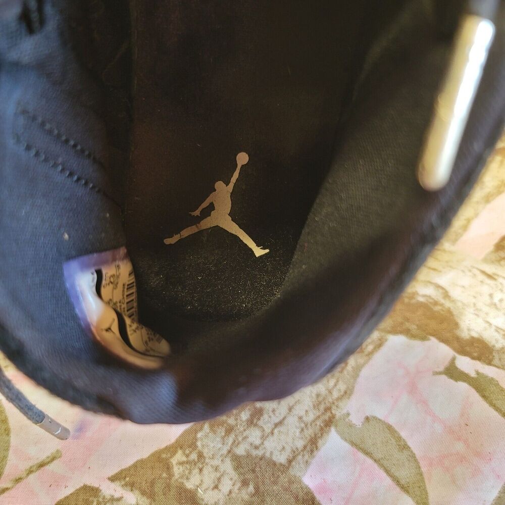 Air Jordan Future Black Night Maroon Furry Sneakers Womens Size 6 - Picture 7 of 9